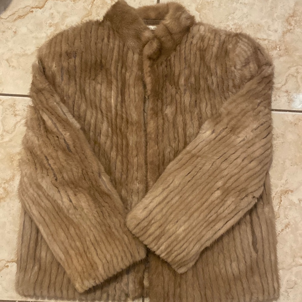 100% authentic Mink from Denmark. Women’s coat size Medium. Make offer